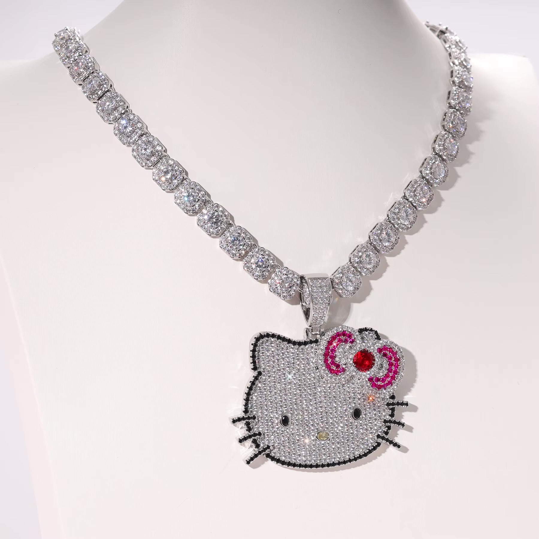 KITTY CHAIN NECKLACE